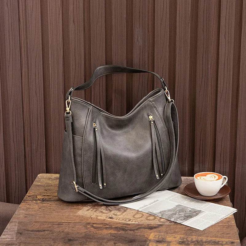 Winnie | Fringed Shoulder Bag with Timeless Appeal